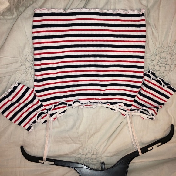 Lettuce Edge Buttoned off the shoulder CROP TOP - Picture 5 of 6